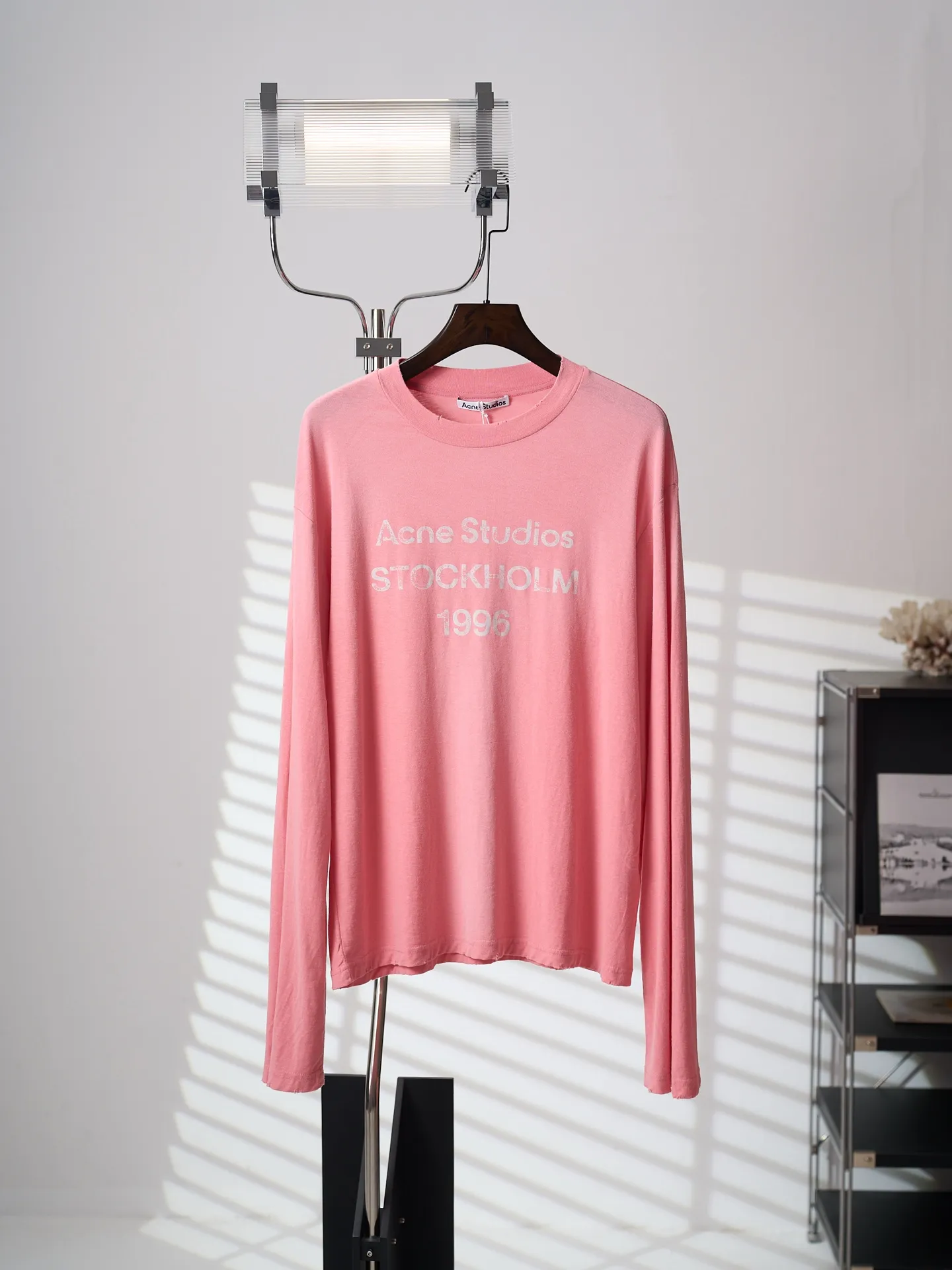 【 】Acen Studios T 【In Stock】XS S M L ：32 145G ：32 145G T / ， ， ， Retro ， 。 Acne Studios ， ， ， 。 ， ， 。 ， 。 ， ， ， ， 。 ， 。 ， 。 ， ，Retro ， 。